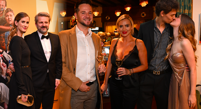 Foto k tématům Denise Ayverdi, Jana Bernášková, Rudolf Merkner, Justýna Drábková, Milion (Film) – stránka 7