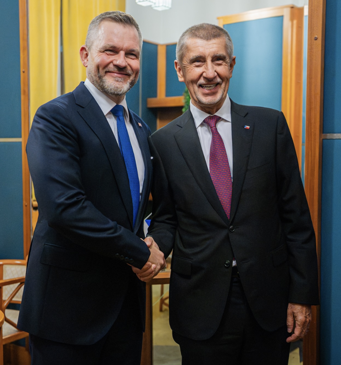 FOTO: Andrej Babiš si pohovořil s Peterem Pellegrinim.