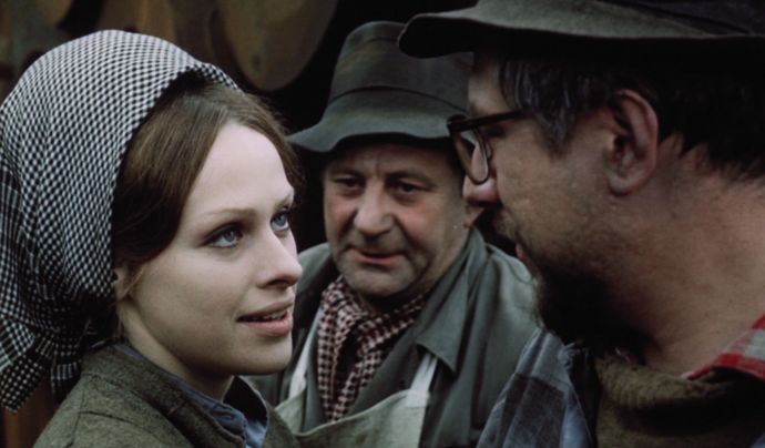 FOTO: Věra Křesadlová ve filmu Skřivánci na niti. – stránka 6