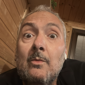 Patrik Hezucký se mění k nepoznání.