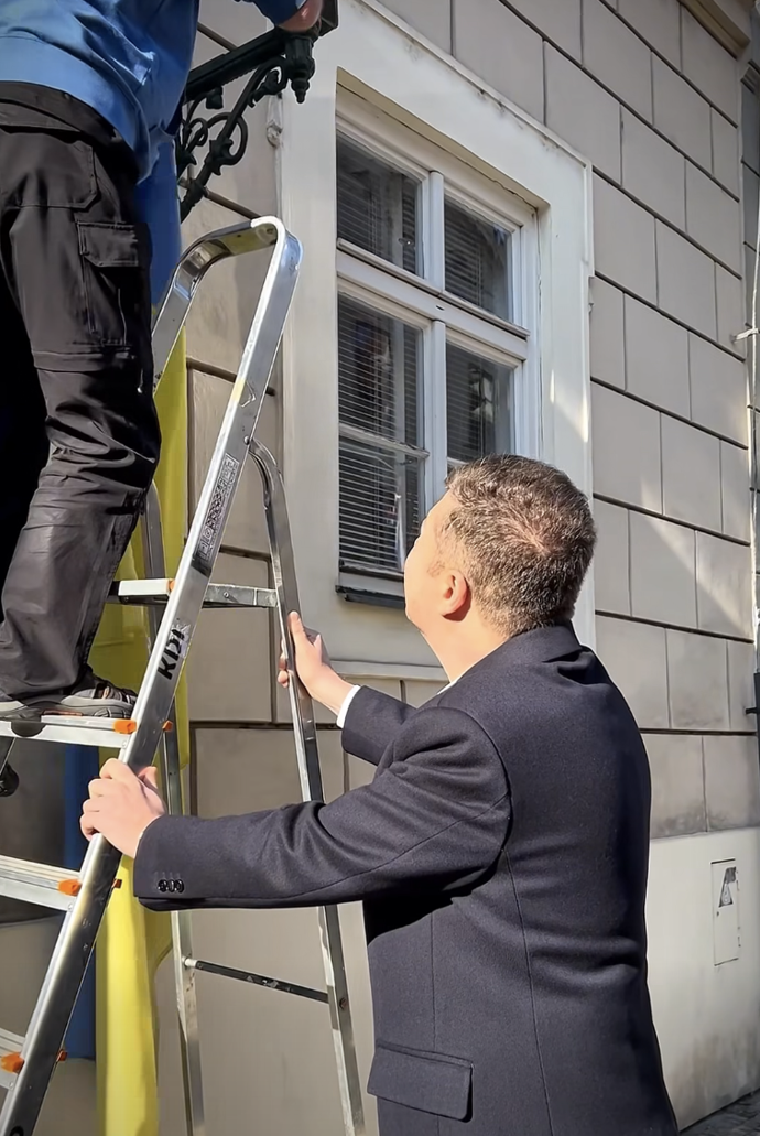 FOTO: Okamurův krok je velmi kontroverzní. – stránka 8