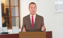 Petr Jablonský jako Tomio Okamura.