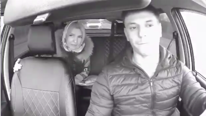 FOTO: Babka taxikářovi následně řekla, že pojedou na hřbitov.