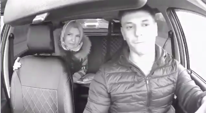 FOTO: Babka taxikářovi následně řekla, že pojedou na hřbitov. – stránka 12