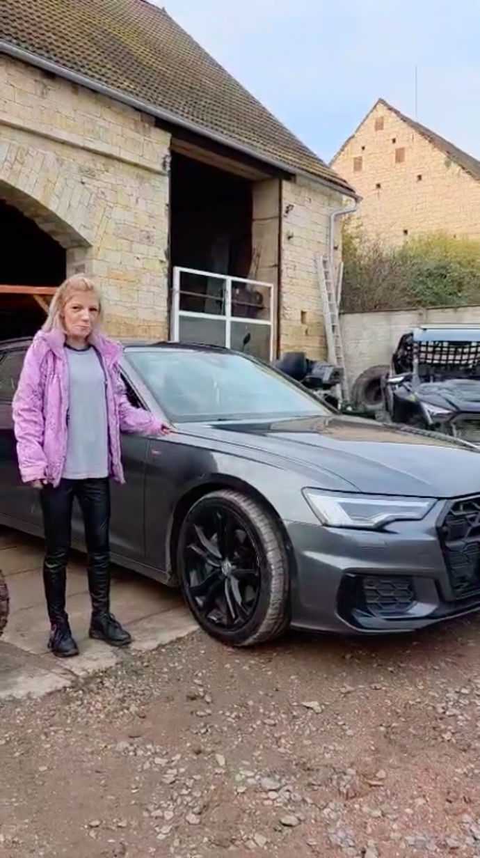 FOTO: Adéla prodává auto. – stránka 5