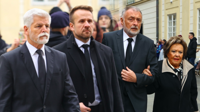 Foto k tématům Jiřina Bohdalová, Petr Pavel – stránka 8