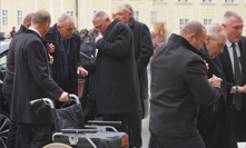 Překvapení na pohřbu Duky: Zeman se pár dní po operaci objevil na veřejnosti, do katedrály došel po svých