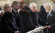 Politici na pohřbu kardinála Duky.