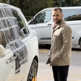Auto Leoše Mareše někdo poničil, policie pak vozu nasadila botičku. 