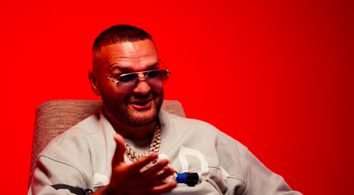 FOTO: Červená barva, tudíž lež svítila u Rytmuse překvapivě často.