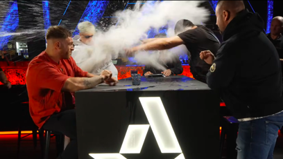 FOTO: A následně se k vajíčku přidala i mouka.