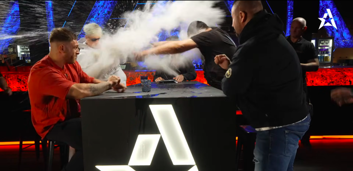 FOTO: A následně se k vajíčku přidala i mouka. – stránka 9