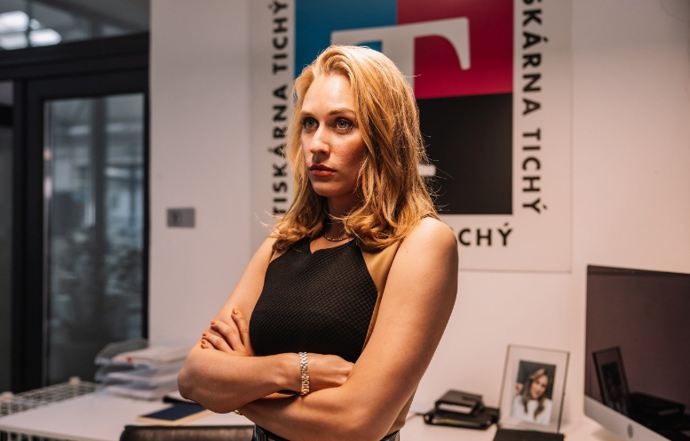 FOTO: Sára Milfajtová v seriálu Oktopus. – stránka 9