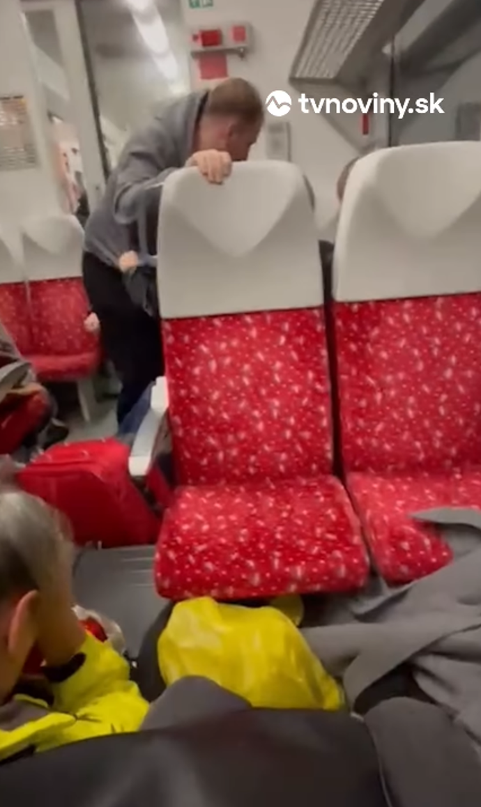 FOTO: Lidé křičeli a snažili se pomoct ostatním. – stránka 2