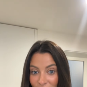 Patricie Herlíková si nechala prodloužit své krátké a vlnité vlasy.