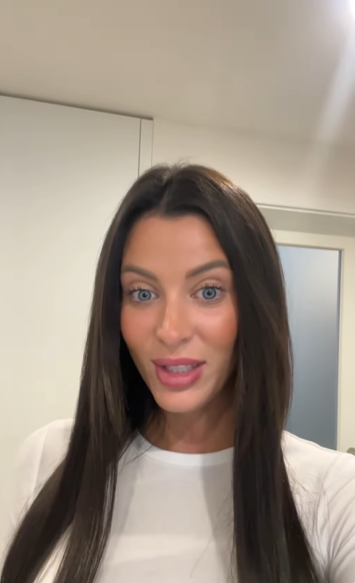 FOTO: Patricie Herlíková si nechala prodloužit své krátké a vlnité vlasy. – stránka 5