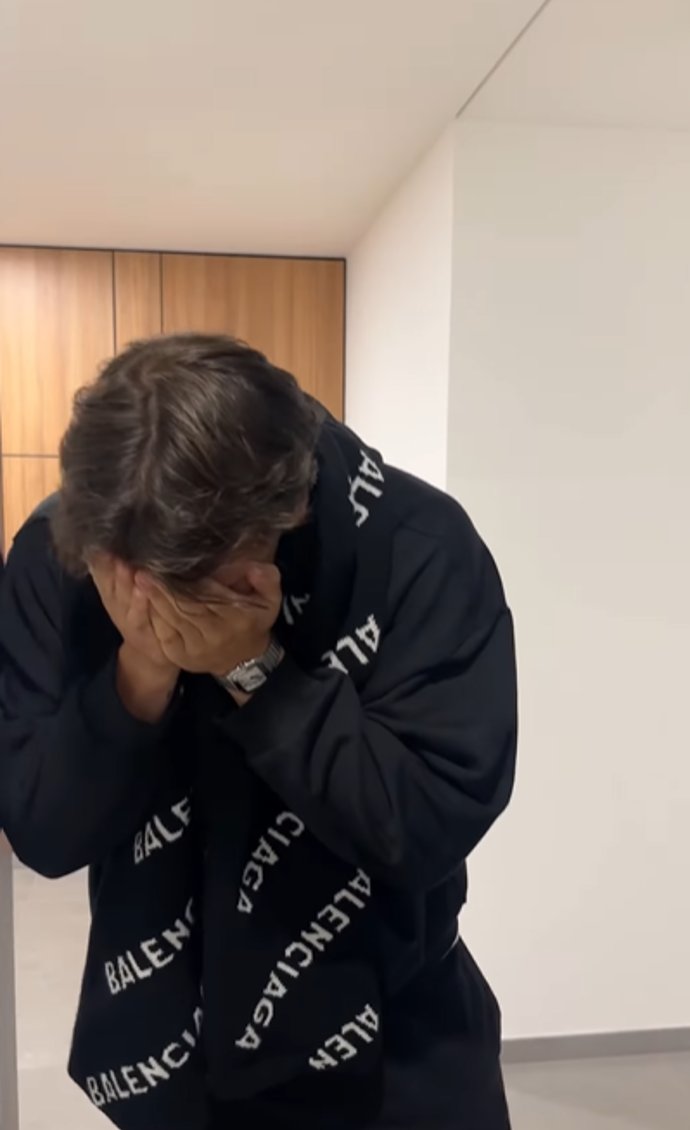 FOTO: Jan Michálek se zavřenýma očima. – stránka 7