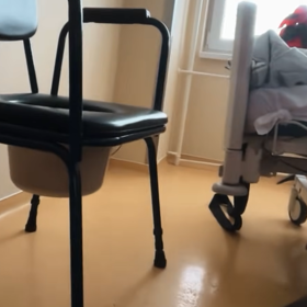 Patrikova židle na vykonávání potřeby. 