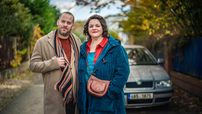 FOTO: Herec musel přibrat kvůli nové roli sňatkového podvodníka.