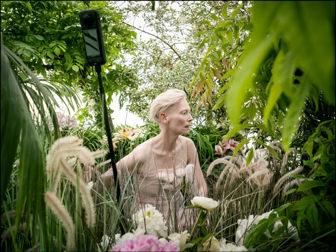 FOTO: Tilda Swinton během focení nového kalendáře Pirelli. – stránka 71