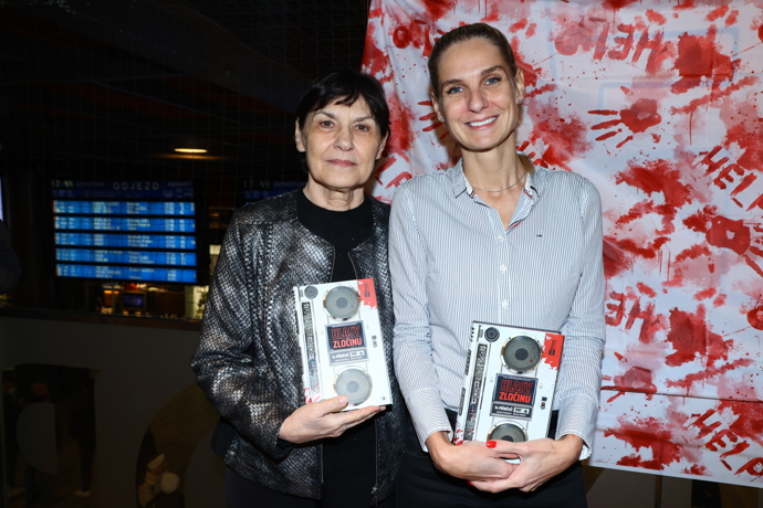 FOTO: Věra (Mia) Kirchnerová a Jiřina Hofmanová. – stránka 45