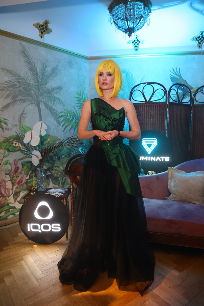 FOTO: Krásná Maria Pavlová. – stránka 10