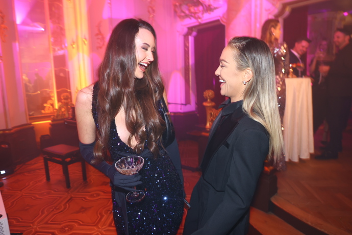 FOTO: Marie Rosecká a Barbora Mlejnková. – stránka 4