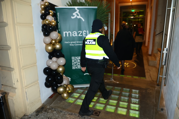 FOTO: Na party Primy dorazila policie. – stránka 6