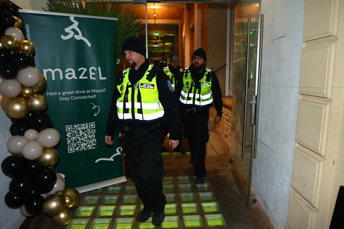 FOTO: Po chvíli policie odešla. – stránka 2