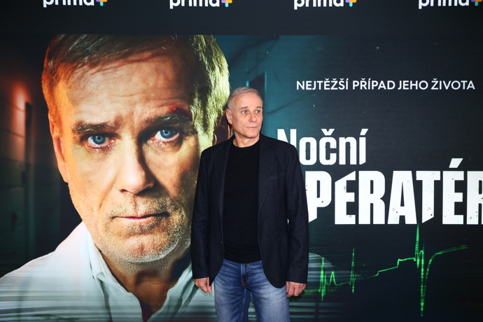 FOTO: Lukáš Vaculík se objeví v hlavní roli v seriálu Noční operatér. – stránka 7