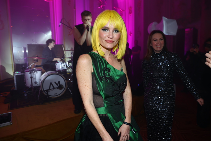 FOTO: Maria Pavlová dorazila s parukou. – stránka 6