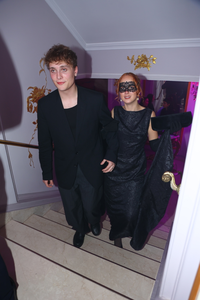 FOTO: František Prachař dorazil s tajemnou zrzkou. – stránka 6