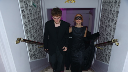 FOTO: František Prachař dorazil na Iluminate party po boku půvabné zrzky.