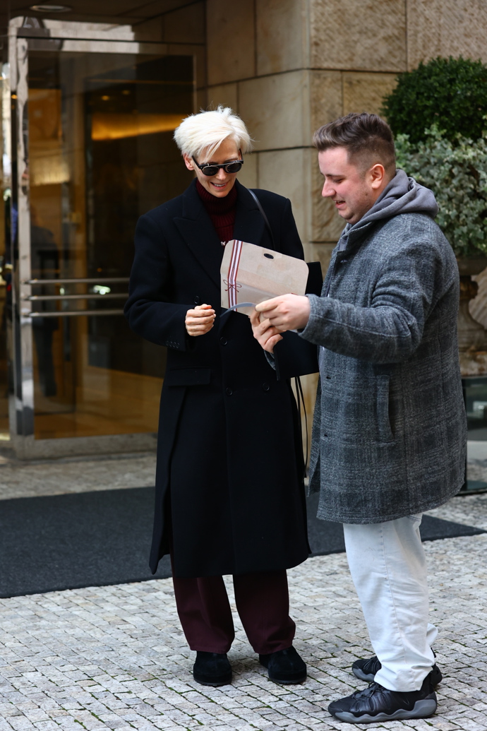 FOTO: Tilda Swinton neodmítla fanouška. – stránka 90