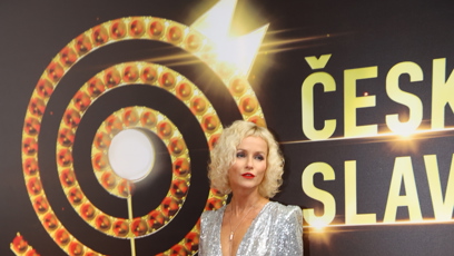 FOTO: Karin Babinská na červeném koberci.