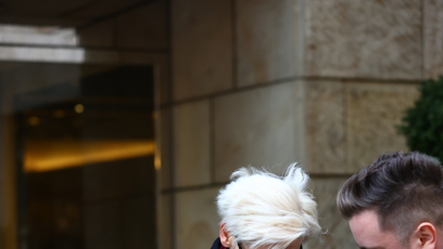 FOTO: Tilda Swinton věnovala pár autogramů.