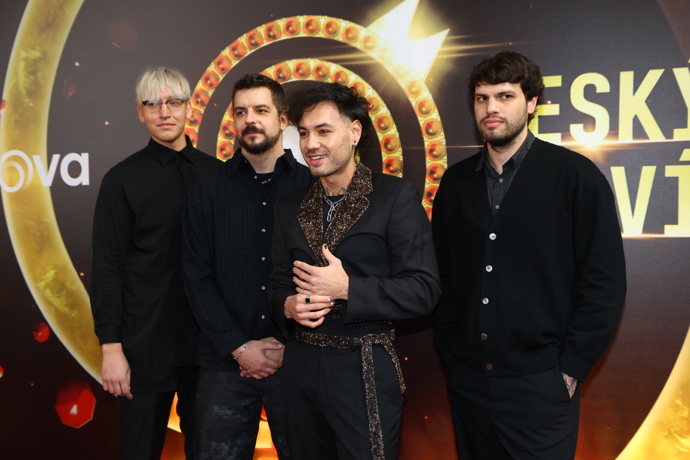 FOTO: Zpěvák Renne Dang dorazil na Slavíky po boku svých muzikatů. – stránka 11