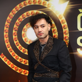 Zpěvák Renne Dang čelí pořádnému maléru.