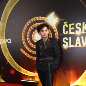 Renne Dang zapózoval na červeném koberci.