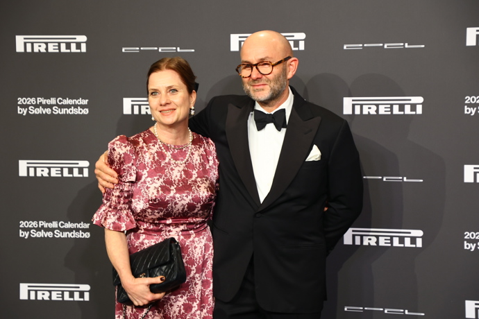 FOTO: Fotograf Sølve Sundsbø na odhalení nového kalendáře Pirelli. – stránka 53