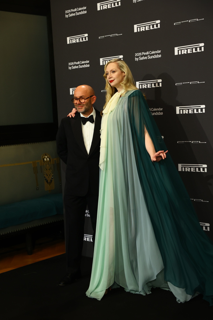 FOTO: Herečka Gwendoline Christie si nenechala ujít odhalení nového kalendáře Pirelli. – stránka 34