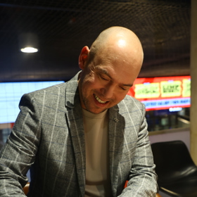 Láďa Hruška se podepisoval fanouškům.