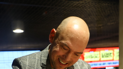 FOTO: Láďa Hruška se podepisoval fanouškům.