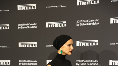 FOTO: Irina Shayk na velkolepém odhalení nového kalendáře Pirelli.