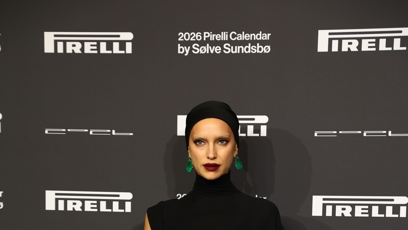 FOTO: Irina Shayk na velkolepém odhalení nového kalendáře Pirelli.