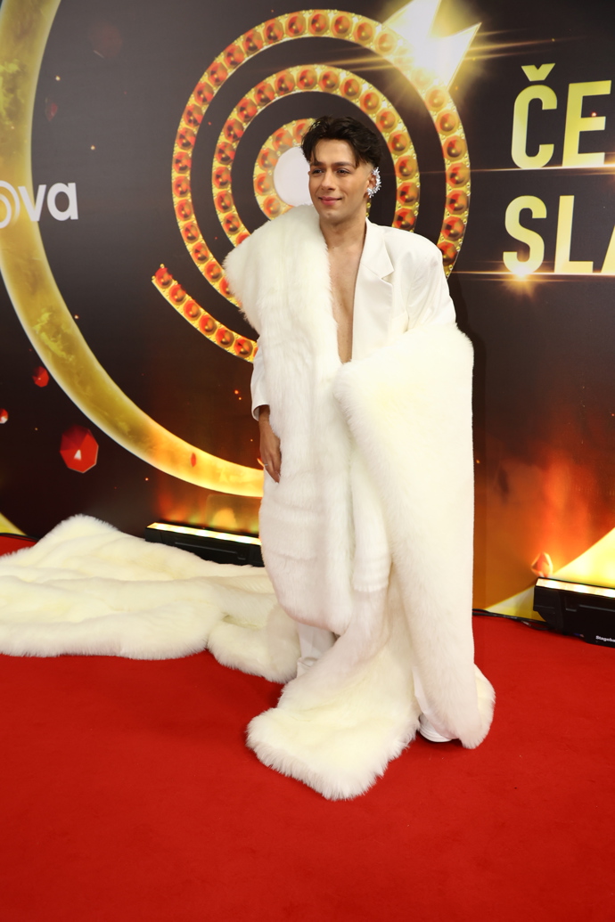 FOTO: Jan Bendig měl výraznou náušnici. – stránka 13