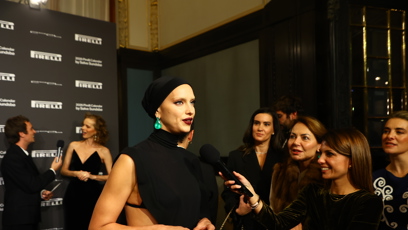 FOTO: Irina Shayk na odhalení nového kalendáře Pirelli.