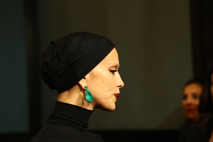 FOTO: Irina Shayk zvolila výrazné líčení a šperky. – stránka 11