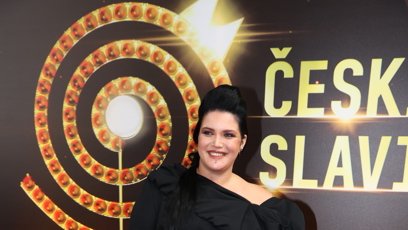 FOTO: Leona Šenková vynesla šaty od Martiny Pipkové Loudové.