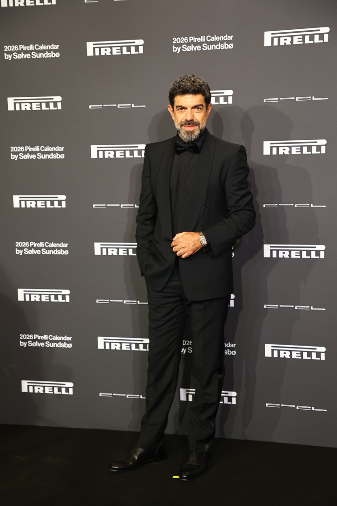 FOTO: Pierfrancesco Favino na odhalení kalendáře Pirelli. – stránka 5